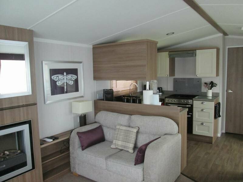 Burgundy Platinum 3 Bedroom Caravan - 46 (Pet Friendly) Caravan in Great Yarmouth